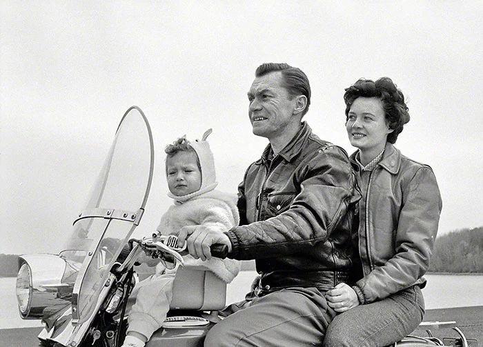 22 фото как воспитывали детей в прошлом или за что сегодня родителям не поздоровится