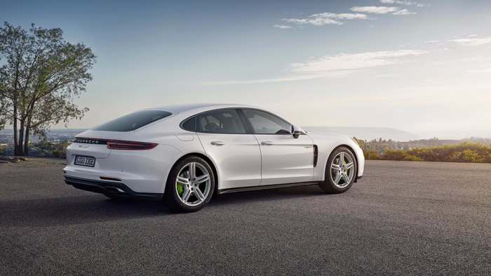 «Зелёный» гибрид от Porsche, которому достаточно 2,5 литра топлива на 100 км (5 фото) «Зелёный» гибрид от Porsche, которому достаточно 2,5 литра топлива на 100 км (5 фото)