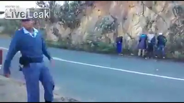 Жестокость полицейских в ЮАР Жестокость полицейских в ЮАР
