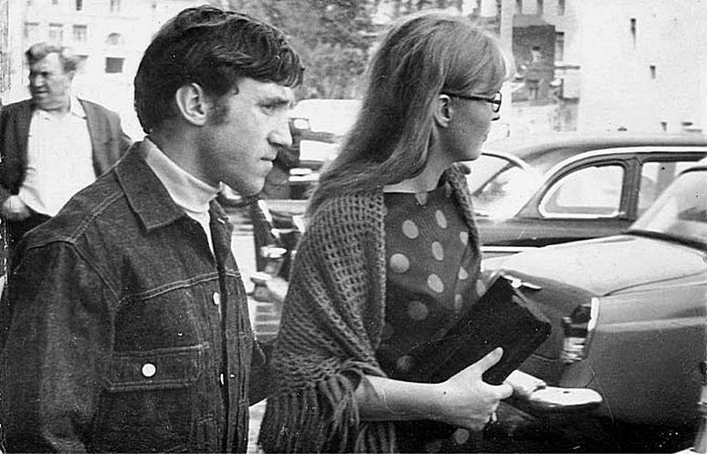 106. Владимир Высоцкий и Марина Влади на VI Московском международном кинофестивале, 1969 год. Фото Валерия Евстигнеева 106. Владимир Высоцкий и Марина Влади на VI Московском международном кинофестивале, 1969 год. Фото Валерия Евстигнеева Владимир Высоцкий, Русские актеры, Русские поэты, история
