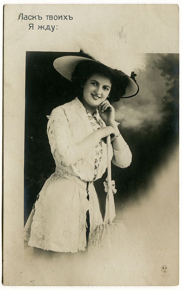 Авторская коллекция самых странных открыток из прошлого