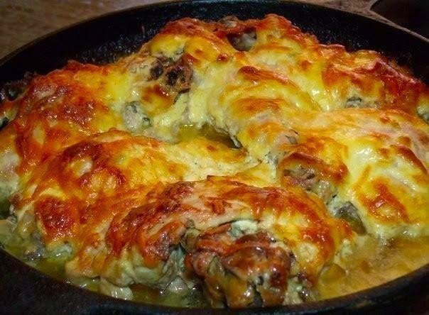 Запеченная ароматная курочка с чесноком и сыром. Пальчики оближешь!