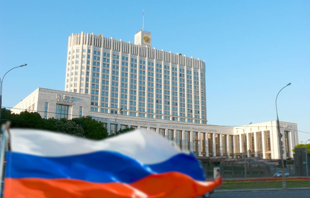 Почему альянс системных и маргинальных либералов защищает правительство? Почему альянс системных и маргинальных либералов защищает правительство?