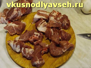 нарезать мясо свинину нарезать кусочками