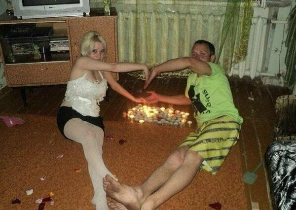 Счастливые отношения - это те, в которых спустя годы есть место романтике Уровень романтики, достигший критической точки
(17 фото)