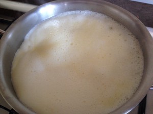 сливочное масло вспенилось