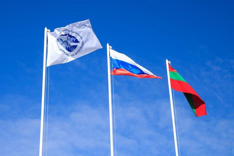 Русофобы в Молдавии берут пример со своих украинских "братьев по разуму" Русофобы в Молдавии берут пример со своих украинских "братьев по разуму"