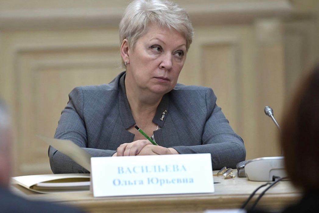 Насильно выгонять детей Насильно выгонять детей