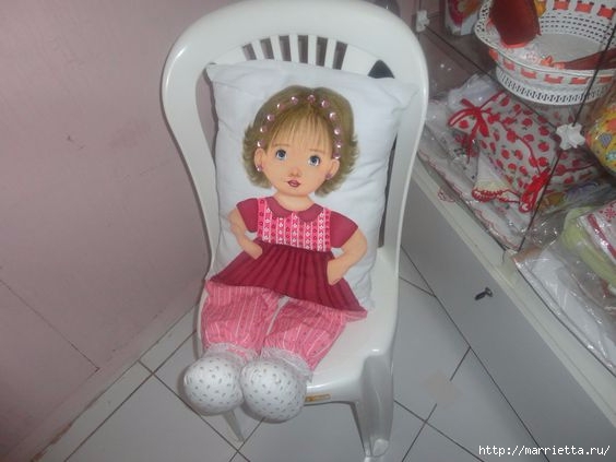 Детские подушки-куклы с росписью акриловыми красками (5) (564x423, 99Kb)