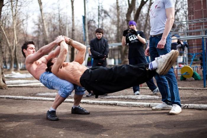 Движение Ghetto workout - уличные качки (29 фото) Движение Ghetto workout - уличные качки (29 фото)