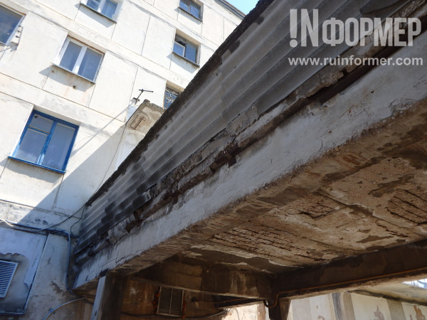 Фоторепортаж «ИНФОРМЕРа»: кто в ответе за разрушающиеся дома Севастополя? Фоторепортаж «ИНФОРМЕРа»: кто в ответе за разрушающиеся дома Севастополя?