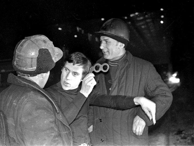 92. Владимир Высоцкий на Кузнецком металлургическом комбинате 92. Владимир Высоцкий на Кузнецком металлургическом комбинате Владимир Высоцкий, Русские актеры, Русские поэты, история