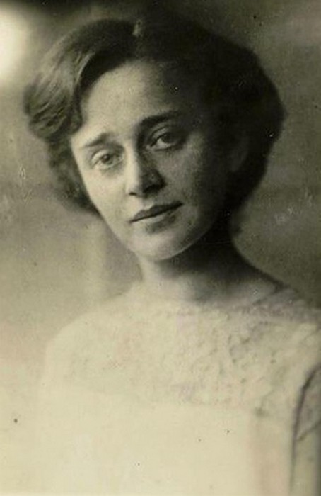 Парнок София Яковлевна (1885-1933) - София Парнок, урождённая Парнох.