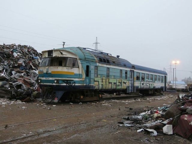 Старый дизель-поезд отправился в последний путь Старый дизель-поезд отправился в последний путь