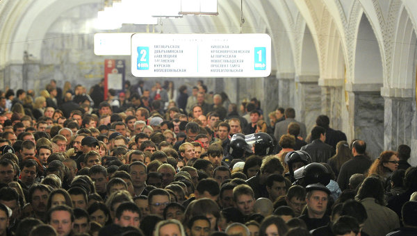 Пассажиров столичного метро просят отказаться от поездок в часы пик