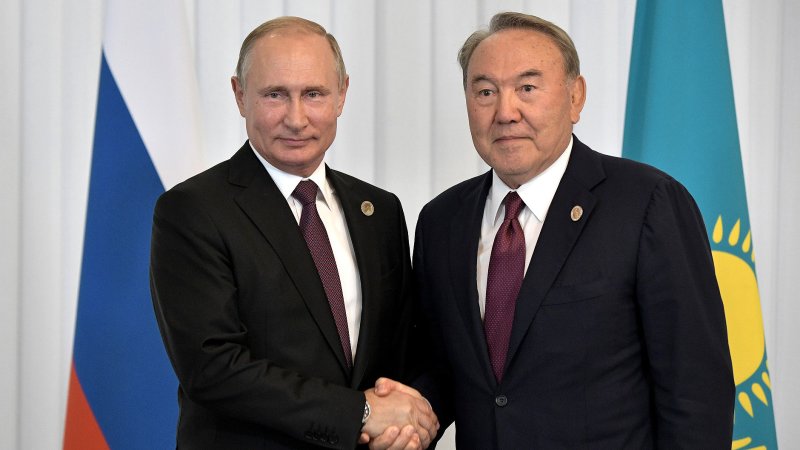 Песков рассказал, когда Путин узнал об отставке Назарбаева