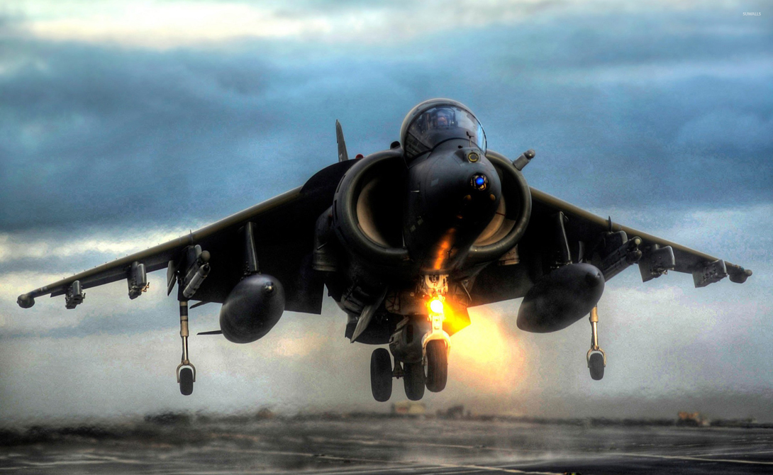 AV-8B Harrier II
Классический штурмовик морской пехоты претерпел серьезную модификацию в 1993 году. Надежный и универсальный самолет с функцией вертикального взлета способен оказать существенное влияние на исход любого боя.