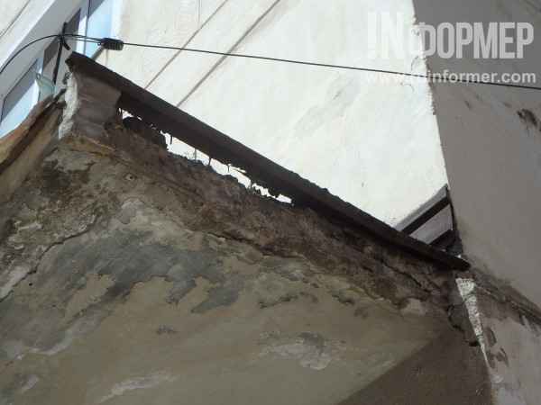 Фоторепортаж «ИНФОРМЕРа»: кто в ответе за разрушающиеся дома Севастополя? Фоторепортаж «ИНФОРМЕРа»: кто в ответе за разрушающиеся дома Севастополя?