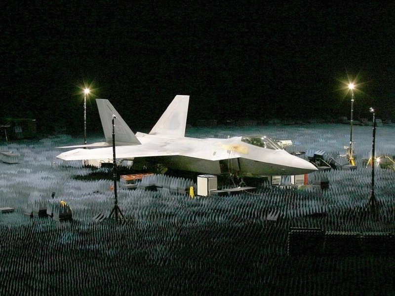 На заводе по сборке F-22