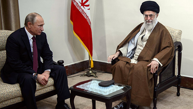 Владимир Путин и верховный руководитель Исламской Республики Иран Сайед Али Хаменеи во время встречи в Тегеране. 1 ноября 2017
