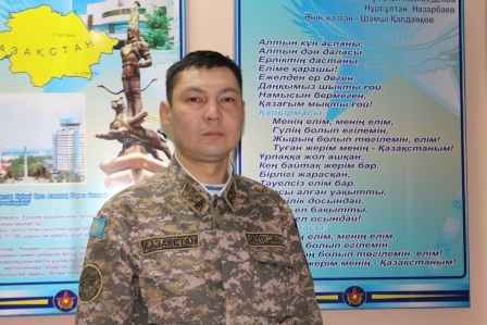 Военнослужащий задержал мужчину с боевым пистолетом и гранатой в Алматы