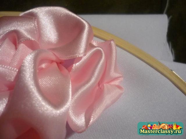 Вышивка лентами розочки Мастер класс розы из лент Розовое настроение