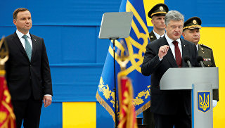 Президент Украины Петр Порошенко выступает перед началом военного парада в честь Дня Независимости Украины Президент Украины Петр Порошенко выступает перед началом военного парада в честь Дня Независимости Украины