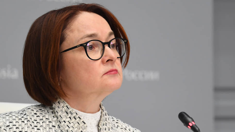 Гоните к чертовой матери из команды Президента этих работников. Они ему только палки в колеса вставляют