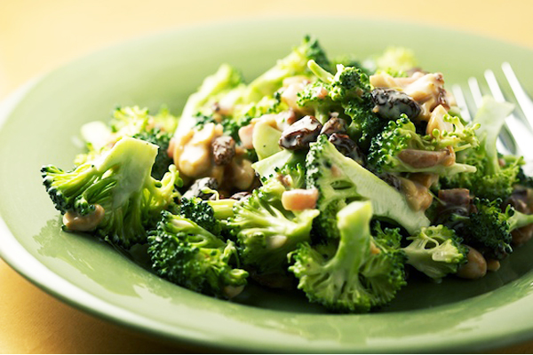 Брокколи с грецким орехом
