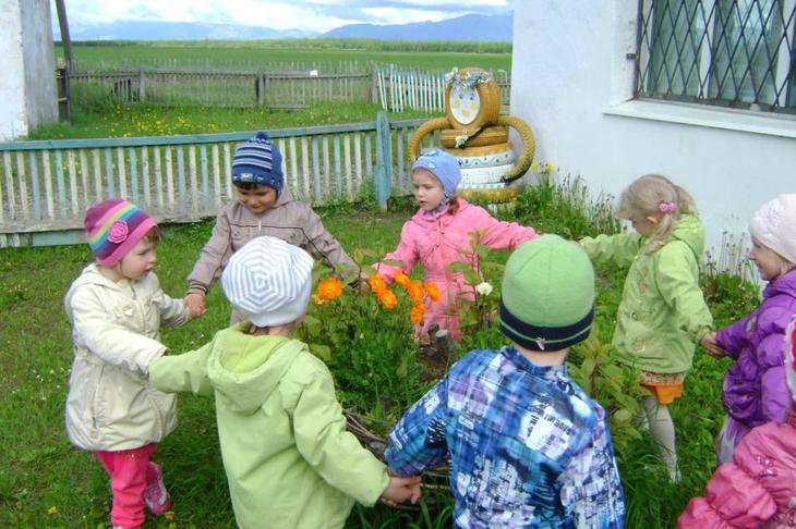 Когда человек чувствует себя членом группы, выделяется гормон любви окситоцин