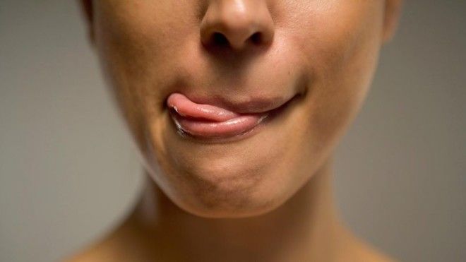 Как избавиться от сухости на губах? Как избавиться от сухости на губах?