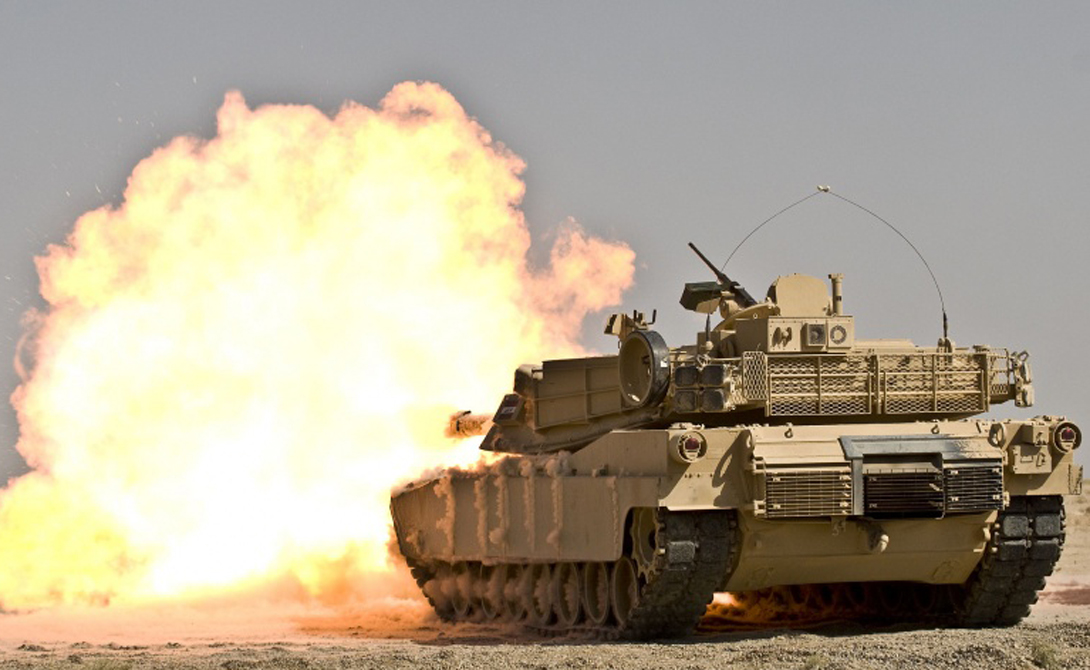 M1A1 Abrams
Основной боевой танк Соединенных Штатов Америки, который выпускается еще с 1980 года. Прекрасные тактико-технические характеристики, серьезная мощь и сравнительно невысокая цена делают эту машину одной из лучших на поле современного боя.