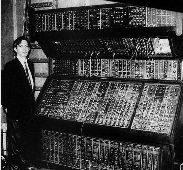 Композитор саундтрека к Интерстеллар. Ханс Циммер и синтезатор MOOG 70-80 гг. Композитор саундтрека к Интерстеллар. Ханс Циммер и синтезатор MOOG 70-80 гг. история, события, фото