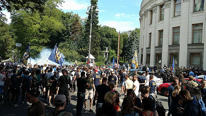 Срочно! Под Верховной Радой начались беспорядки Срочно! Под Верховной Радой начались беспорядки