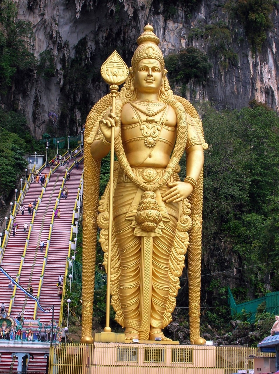 Пещеры Бату Кейвс (Batu Caves). Индонезия. Пещеры Бату Кейвс (Batu Caves). Индонезия.