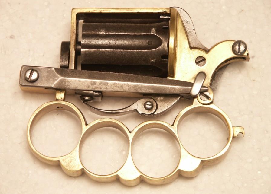 Revolver knuckle dagger (Apache)