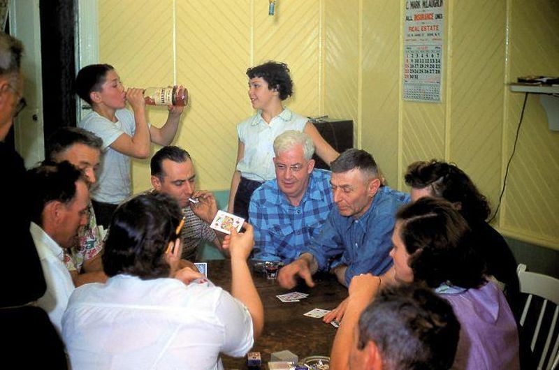 22 фото как воспитывали детей в прошлом или за что сегодня родителям не поздоровится