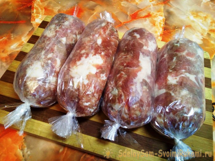 Простой рецепт вкусной домашней колбасы