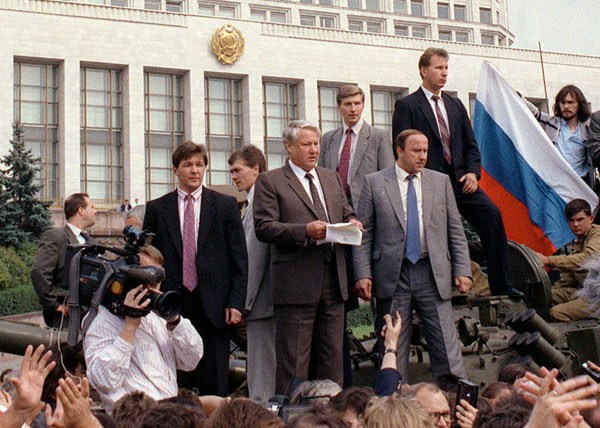 «Те три дня в августе» — как в 1991 году началось торжество беззакония «Те три дня в августе» — как в 1991 году началось торжество беззакония