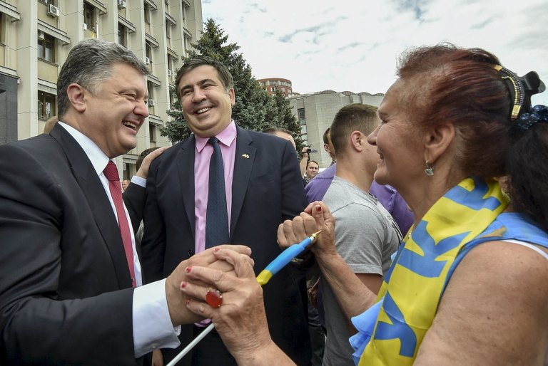 Ukrainian President Petro Poroshenko (left) and new Odesa Governor Mikheil Saakashvili