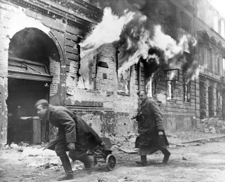 Мультатули Петр: В тот день когда взяли Берлин и фотографии Берлина 1945 Мультатули Петр: В тот день когда взяли Берлин и фотографии Берлина 1945