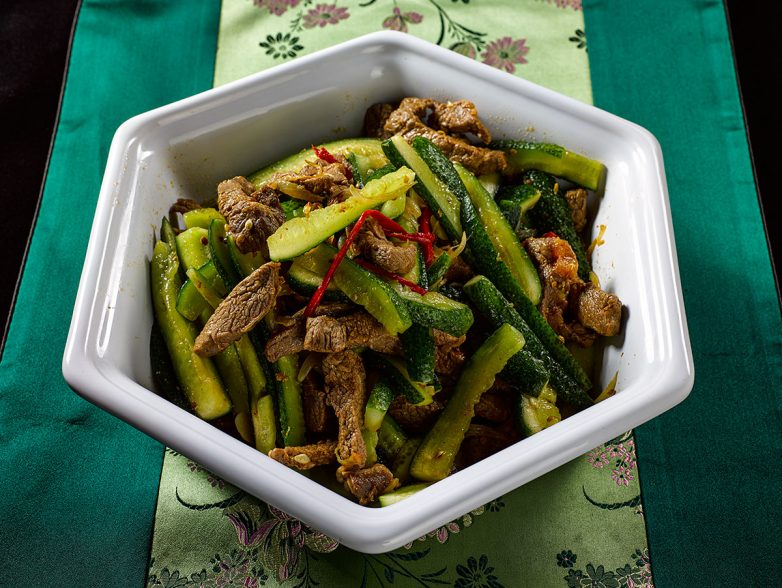 Очень простой корейский салат из огурцов и мяса