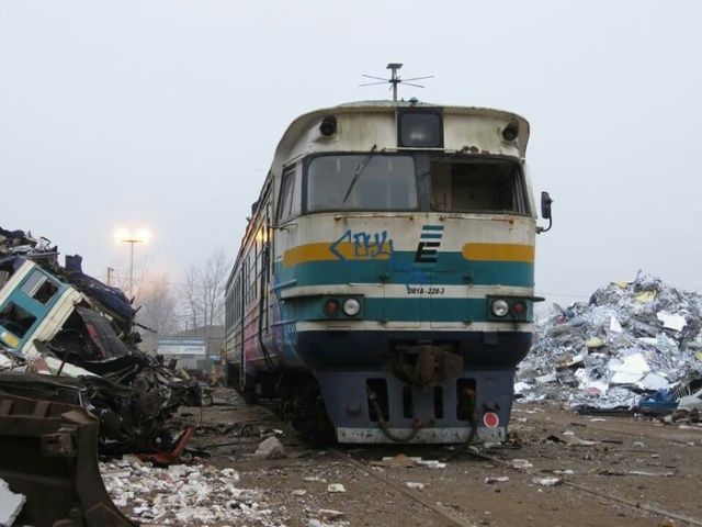 Старый дизель-поезд отправился в последний путь Старый дизель-поезд отправился в последний путь
