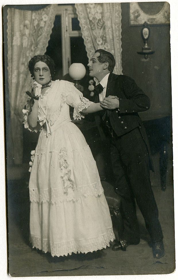 Авторская коллекция самых странных открыток из прошлого