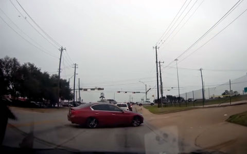Like a boss: водитель Infiniti не растерялся в аварийной ситуации