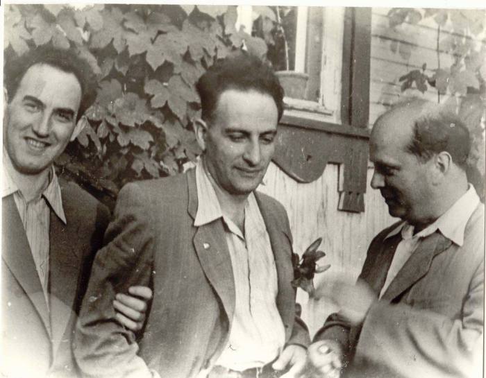 В.Л. Гинзбург, Л.В. Альтшулер и В.А. Цукерман, Саров, 1955. / Фото: www.topreferat.znate.ru В.Л. Гинзбург, Л.В. Альтшулер и В.А. Цукерман, Саров, 1955. / Фото: www.topreferat.znate.ru
