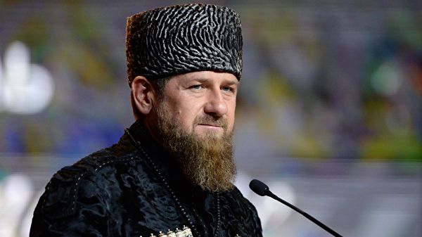 Глава Чеченской Республики Рамзан Кадыров выступает в Государственном театрально-концертном зале Грозного на праздновании Дня чеченского языка в Грозном Глава Чеченской Республики Рамзан Кадыров выступает в Государственном театрально-концертном зале Грозного на праздновании Дня чеченского языка в Грозном