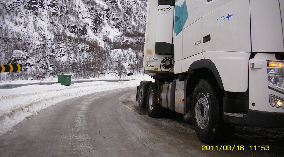 Снежный перегон: как живут водители грузовиков на Севере