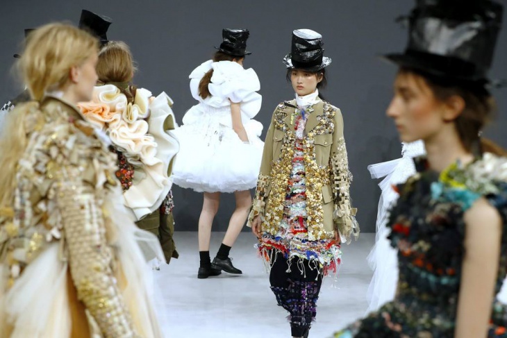 Viktor & Rolf Fall Winter 2016 Couture Collection