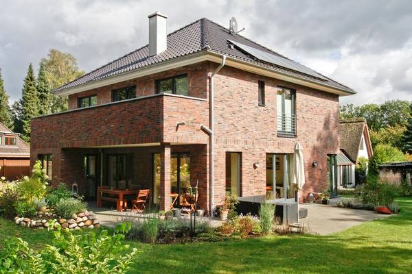 Красивые фасады домов - фото кирпичного дома